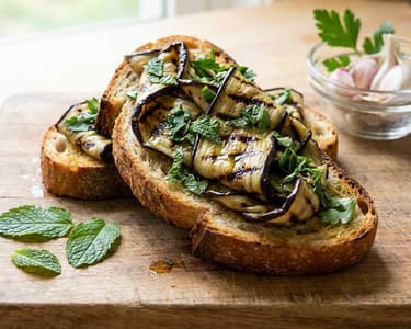 Bruschetta mit gegrillter Aubergine | Leichter italienischer Snack