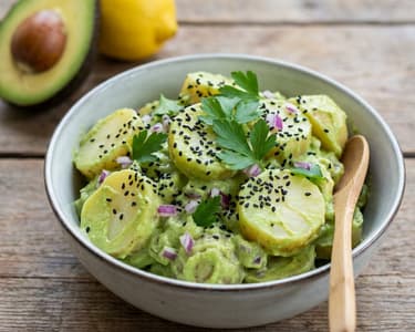 Cremiger Kartoffelsalat mit Avocado