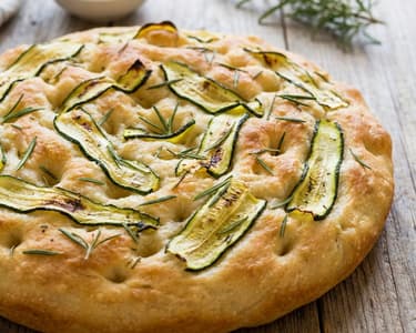 Italienische Focaccia mit Zucchini
