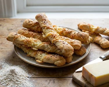 Knusprige Gruyère-Stangen | Herzhafter Käse-Snack