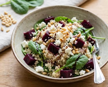 Quinoa-Salat mit Roter Bete und Feta