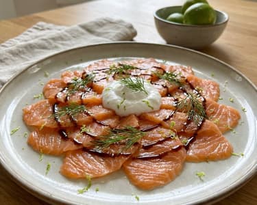 Lachs-Carpaccio mit Kokoscreme und Limette