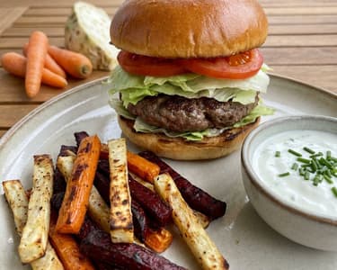 Burger mit Gemüsepommes