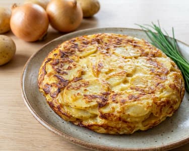 Klassische Kartoffeltortilla mit Käse
