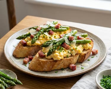 Frühstücksbaguette mit Spargel und Pancetta