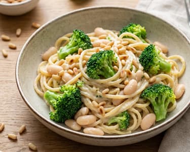 Cremige Pasta mit Brokkoli und weißen Bohnen