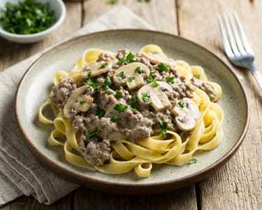 Rinderhackfleisch mit Champignons und Tagliatelle
