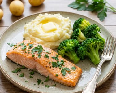 Fisch mit Kartoffelpüree und Brokkoli