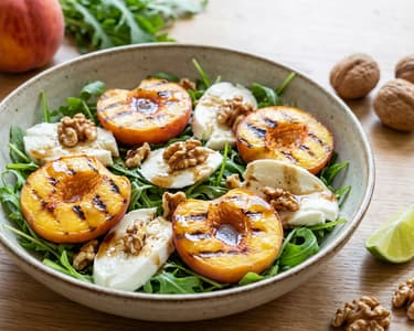 Sommerlicher Pfirsich-Mozzarella-Salat