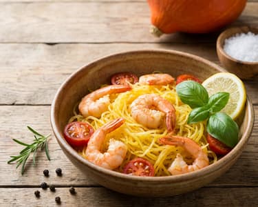 Kürbis mit Garnelen und Kirschtomaten