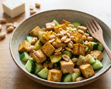 Schneller Gurken-Tofu Salat
