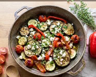 Griechische Gemüsepfanne mit Feta