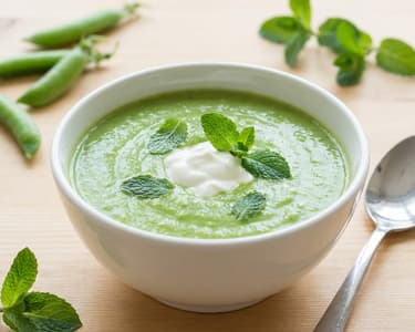 Cremige Erbsensuppe mit Minze