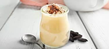 Tonkabohnenmousse mit Birnenragout