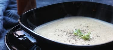 Kartoffelcremesuppe mit getrockneten Pfifferlingen