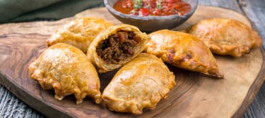 Hähnchen-Empanadas mit würzigem Dip