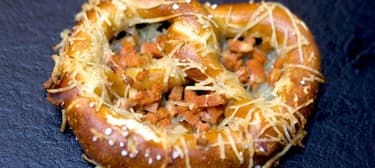 Warme überbackene Käse-Brezen mit Juliette