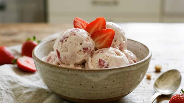 Eis selber machen ohne Eismaschine: Einfache Rezepte für cremigen Genuss