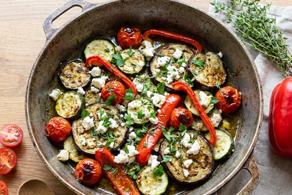 Griechische Gemüsepfanne mit Feta