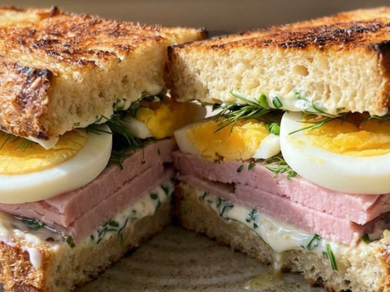 Schinken-Ei-Sandwich