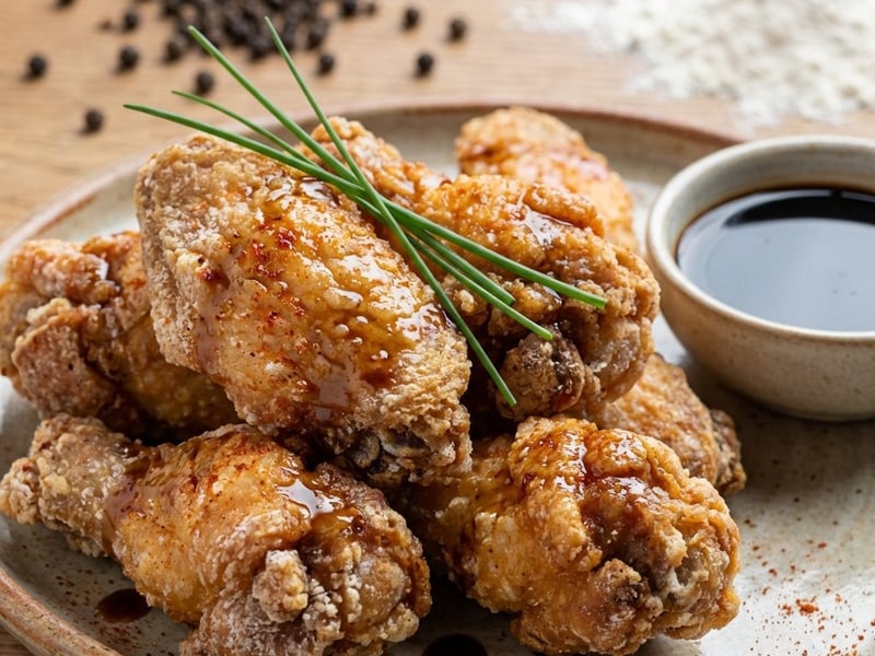 Knusprig frittierte Hähnchenflügel | Saftig & Kross