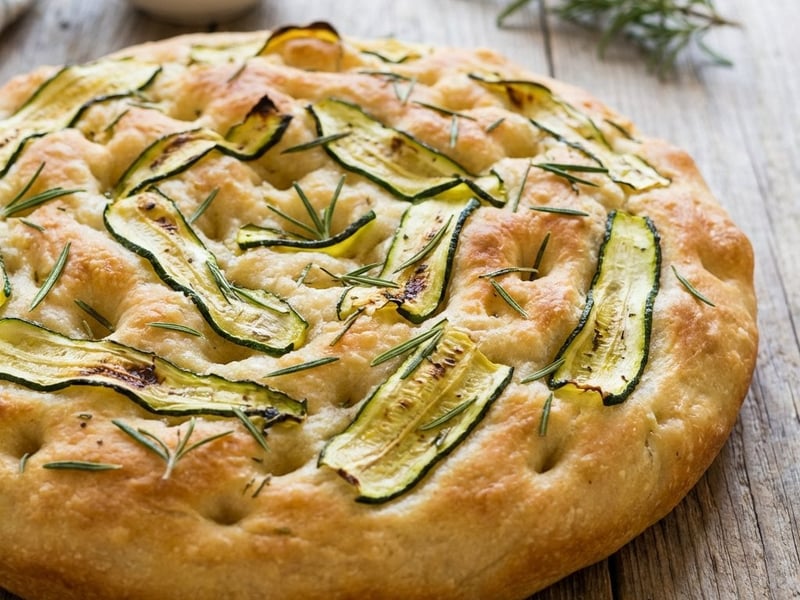 Italienische Focaccia mit Zucchini