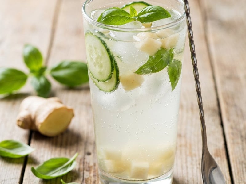 Ingwer-Gurken-Limonade mit Birne & Basilikum