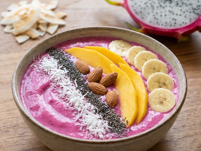 Smoothie Bowl mit Drachenfrucht