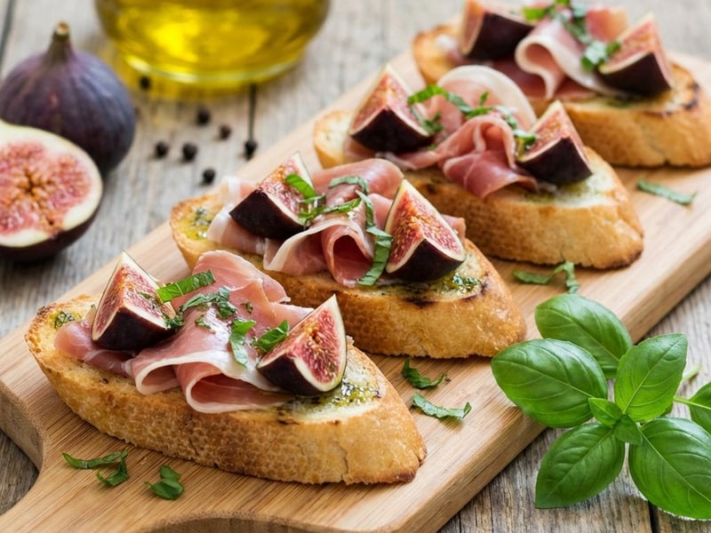 Crostini mit Prosciutto crudo und Feigen