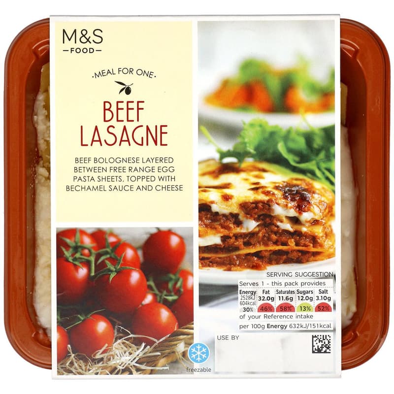 Marks & Spencer Lasagne mit Rinderhackfleisch und Tomatensoße