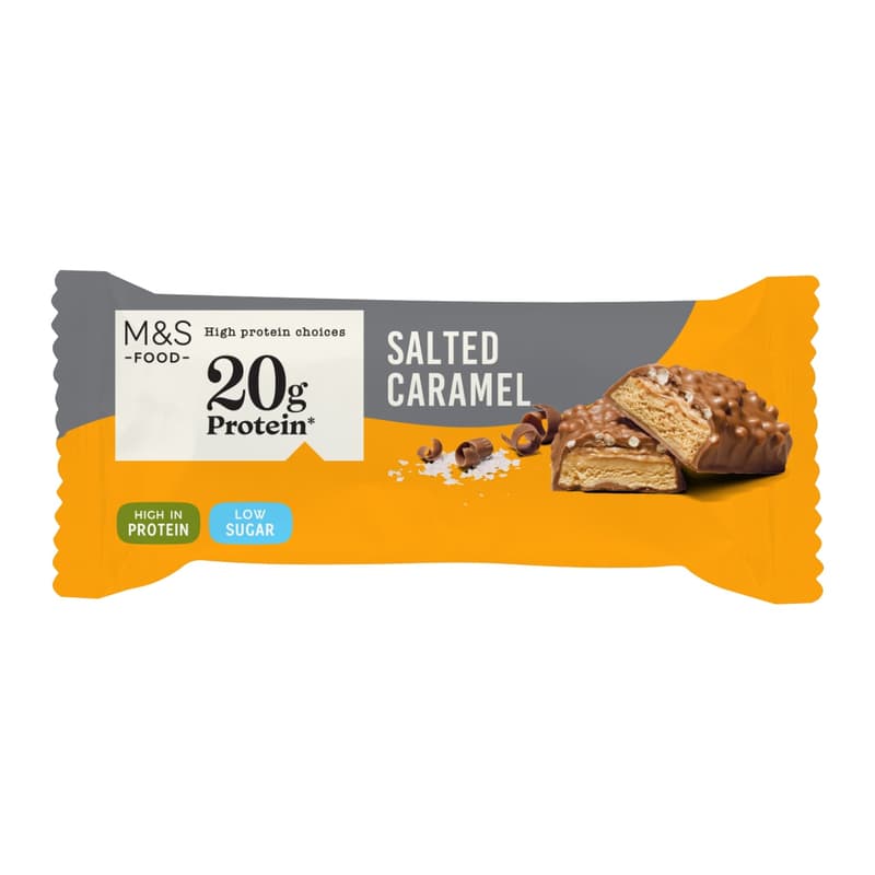 Marks & Spencer Salzkaramell Proteinriegel mit Milchschokolade